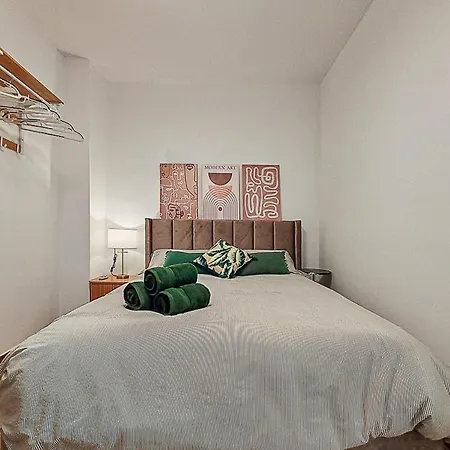 Black Lion Apartment
