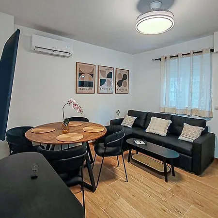 Black Lion Apartment Villena