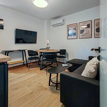 Black Lion Apartment